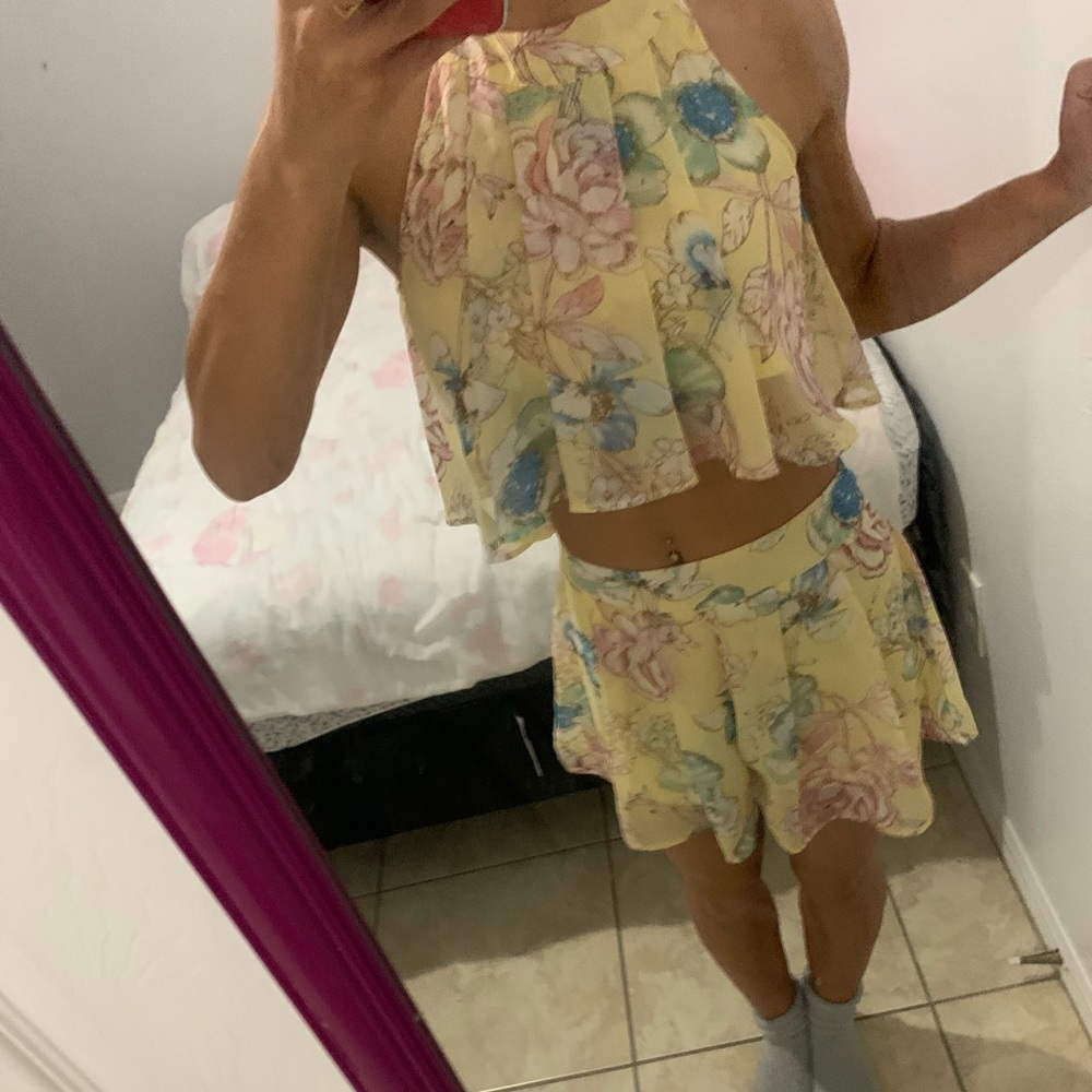 Light yellow floral 2 piece crop top and shorts set